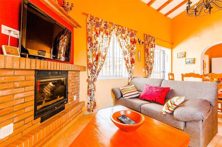 Fantastisches Chalet speziell für Familien angezeigt. in Alcaucín, Cordillera Penibética