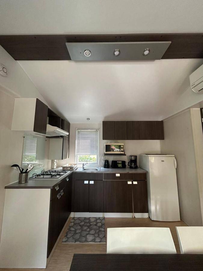 Camping pour 6 personnes, avec jardin ainsi que piscine et vue à La Roque-d'Anthéron - 2