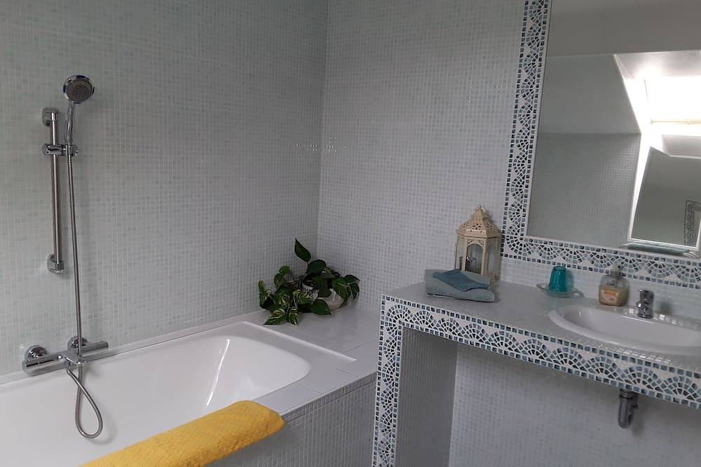 Chambre king size et salon in Tour-en-Sologne, Sologne