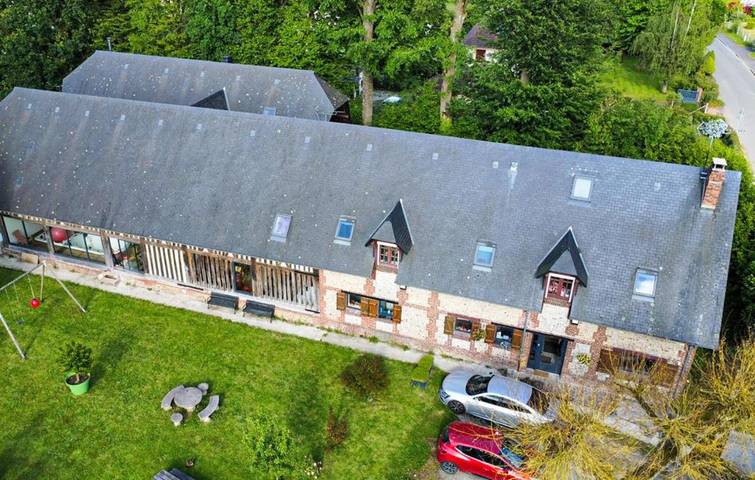 Location de vacances pour 5 personnes, avec jardin et piscine ainsi que jacuzzi et sauna à Saint-Ouen-du-Breuil