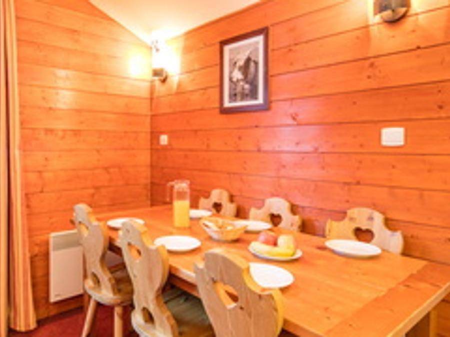 Résidence les Chalets de La Ramoure - Vacancéole - Estudio 4 personas - Estudio para 4 personas con zona de dormitorio in Valfréjus, Modane