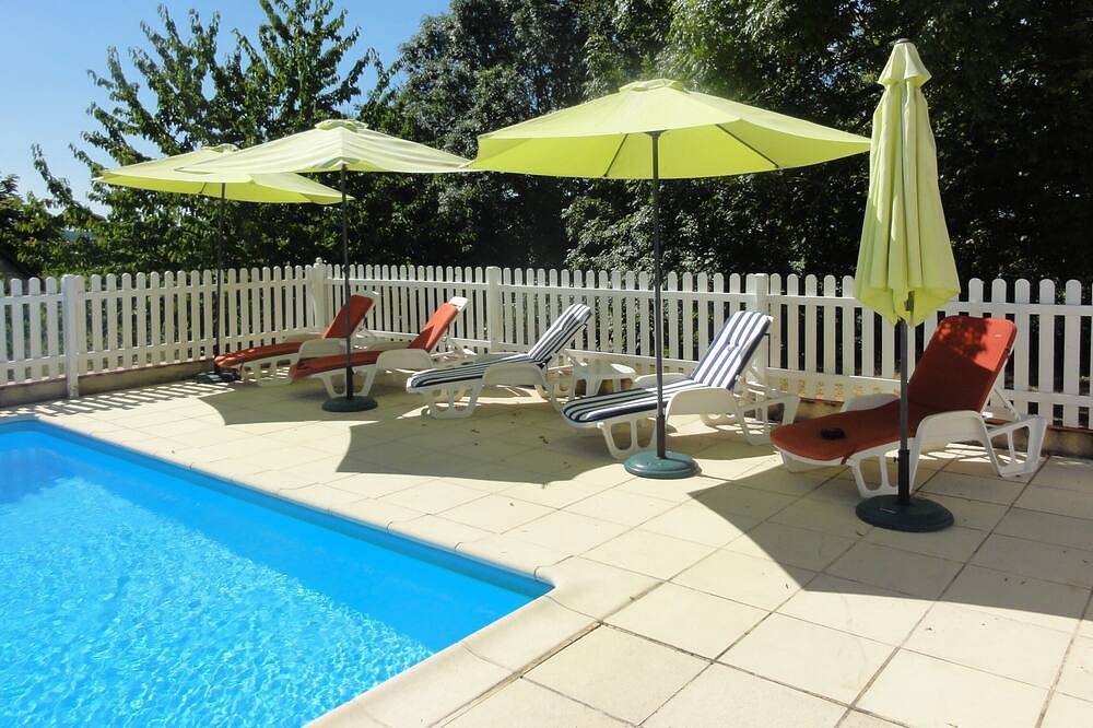 Wonderful stone built farmhouse with four bedrooms and fab views in Douzains, Villeneuve-sur-Lot und Umgebung