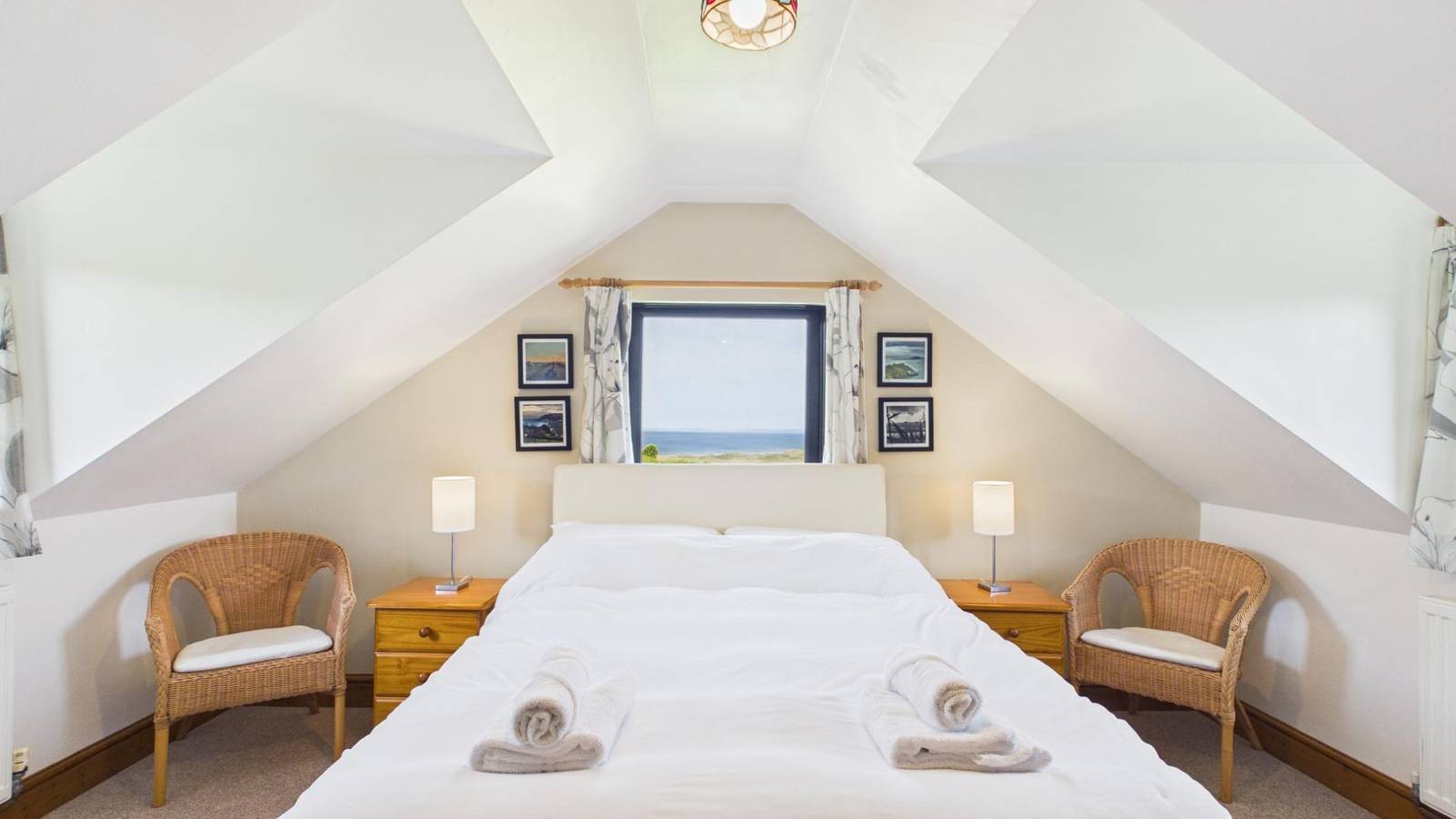 Stormy Castle - 6 Bedroom Sleeps 14 - Llangennith in Swansea region