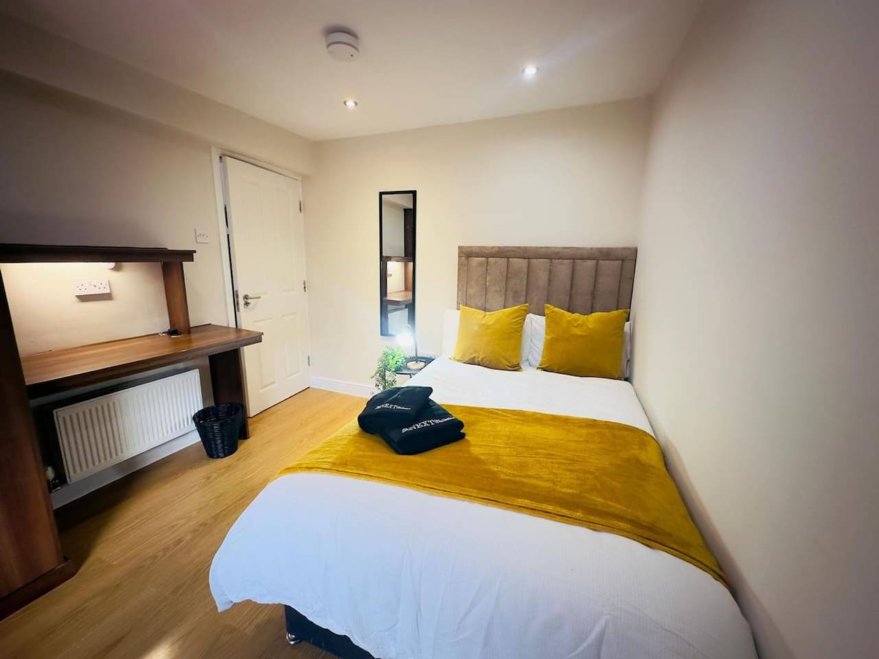 Spacious 6-Bedroom Terraced House | Sleeps 8 | Near City Centre in Preston, Lancashire