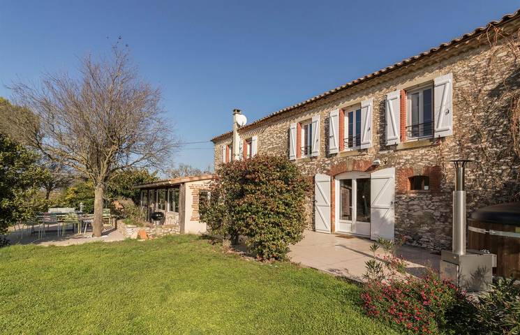 Gîte pour 11 personnes, avec Terrasse ainsi que Jardin et Piscine à Saint-Félix-Lauragais