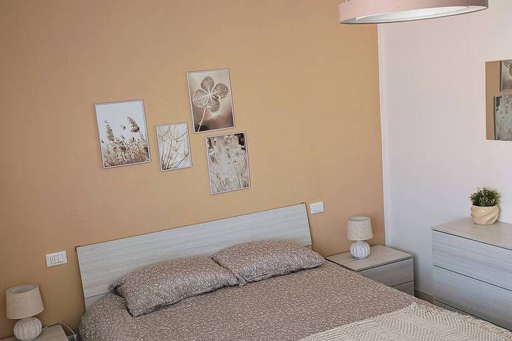 Entire apartment, Casa Viola: Your Relaxing Retreat by the Lake in Lazise, Garda Mountains