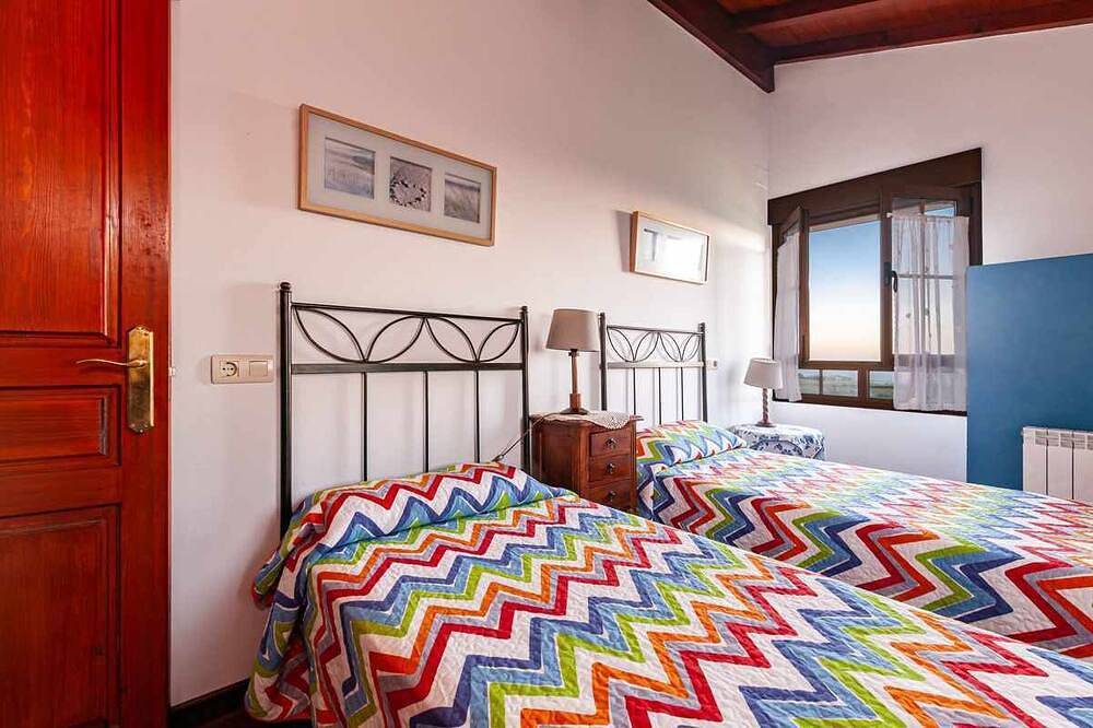 Entire apartment, House facing the sea, for 6 people, garden, barbecue perfect for families in Colunga, Costa Verde (Spain)