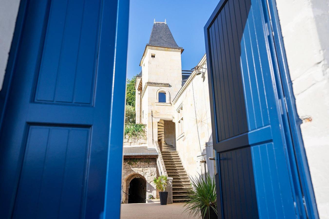 Grand gîte insolite avec piscine en bord de loire en anjou in Chênehutte-Trèves-Cunault, Vallée de la Loire