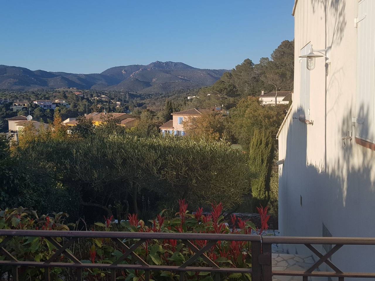 Die Sonne der Côte d'Azur in Saint-Raphaël, Mittelmeerküste (Frankreich)