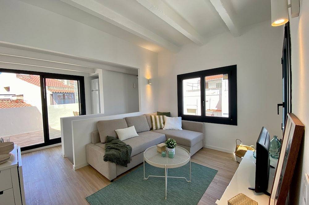 Entire apartment, Precioso Ático con Terraza Reformado in Mataró, Costa del Maresme