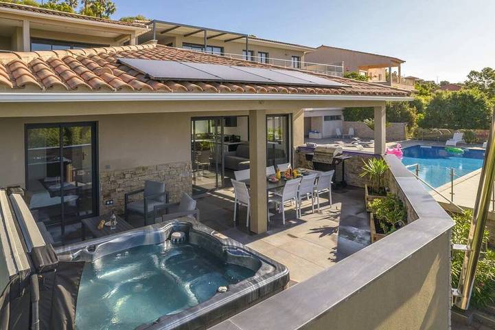 Ferienhaus für 6 Personen, mit Whirlpool und Terrasse sowie Pool - 1