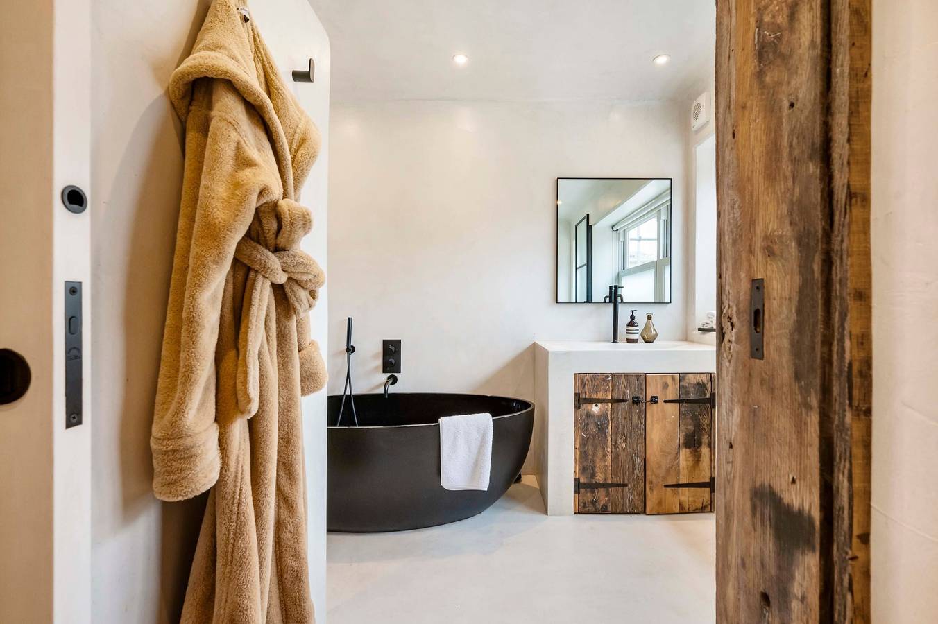 Entire apartment, Long Term Stay- Notting Hill by Out of Office Lifestyle in Kensington and Chelsea, London