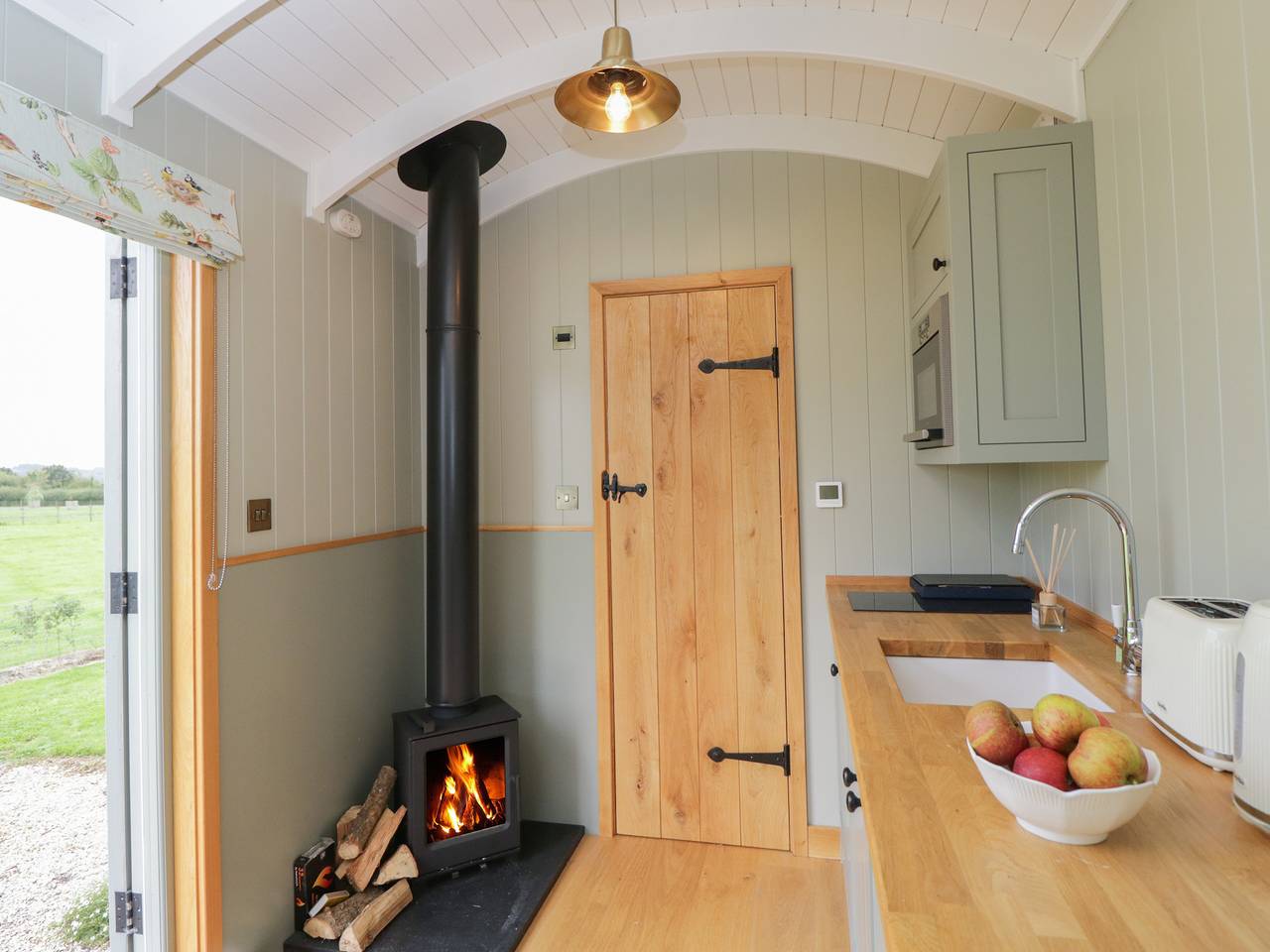 Goose Whistle Hut in Wiltshire