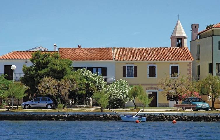 Ferienhaus für 5 Personen, mit Terrasse in Sukosan