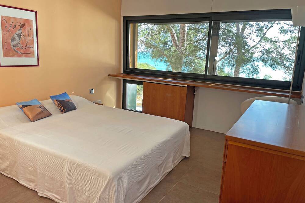 Luxury Seafront Villa • Infinity Pool - Walk to Beach in Platja de la Mora (Tarragona), Tarragona