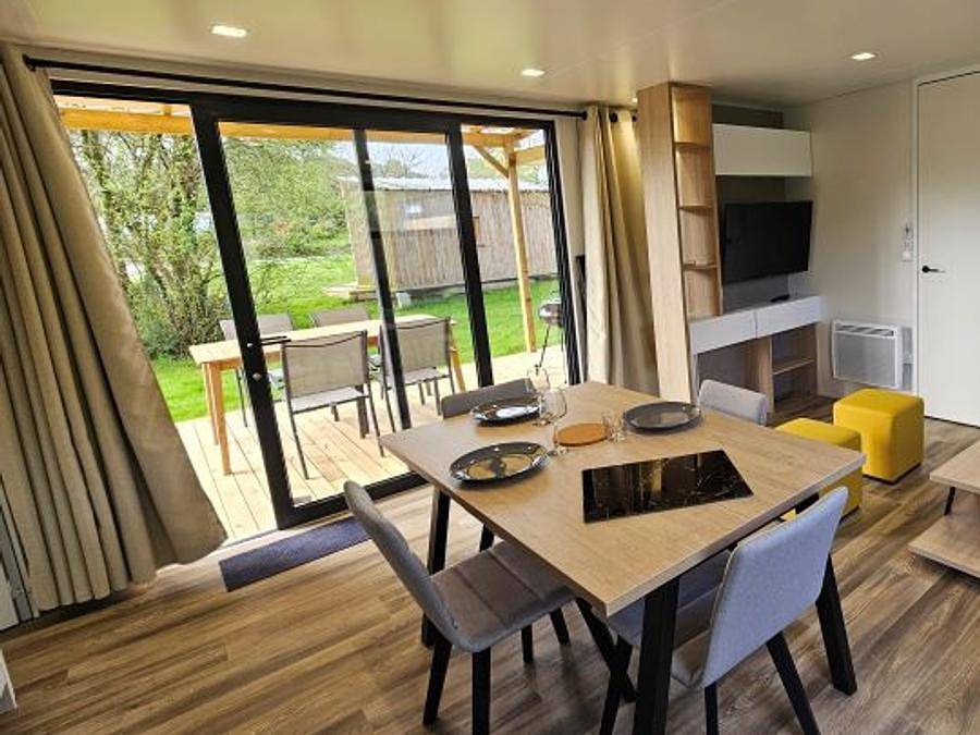 Camping Domaine de Kervallon - Mobilhome 4 personas - Elegance 40m² (2 habitaciones - 2 baños - Aire acondicionado) terraza semicubierta 27m² - Nuevo para 2024 in Caro (desambiguación), Región de Vannes