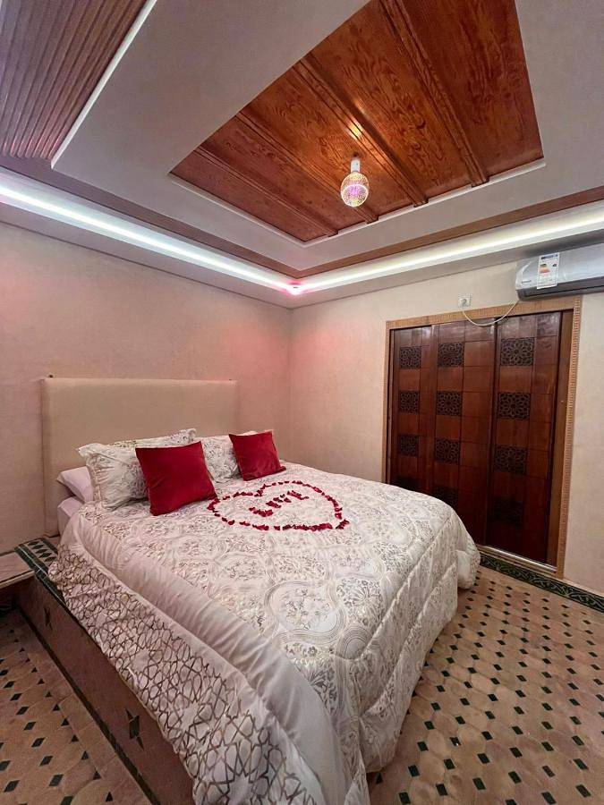 Gîte pour 4 personnes, avec jardin et piscine ainsi que terrasse et jacuzzi dans Madagh - 3