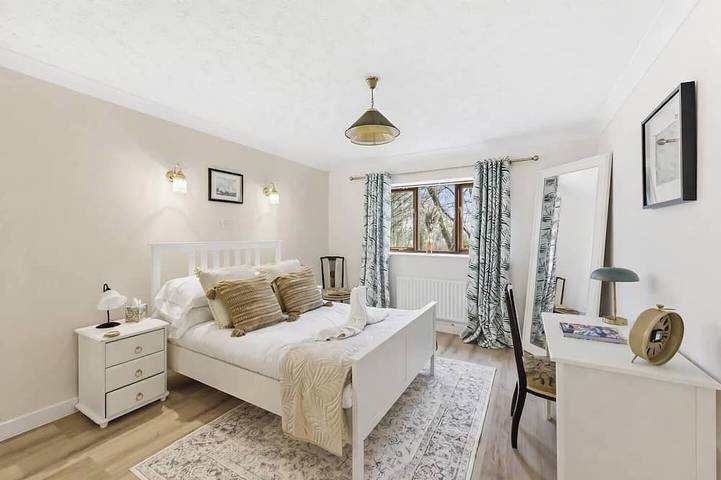 Paxton House • 5 Bedroom 3.5 Bath • Detached • Driveway Parking • Sky TV • Fast WiFi • Yoko Property in Milton Keynes, Südostengland