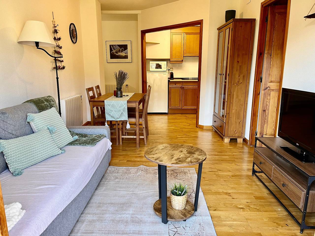 Apartamento entero, Apartamento 'Mirador de la Neu' con vistas a la montaña, jardín compartido y balcón in Pla de l'Ermita, Valle de Bohí