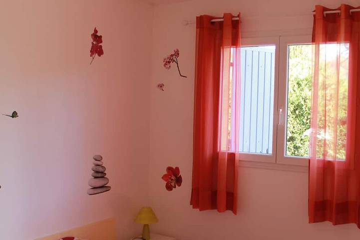 Gîte pour 3 personnes, avec jardin et terrasse à Lioux - 3