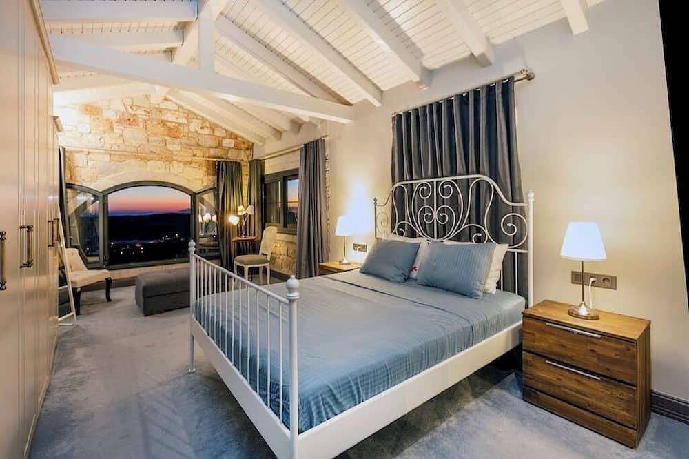 \ntwo Stone Villas With Magnificent Private Pools in Cesme in Provinz Izmir