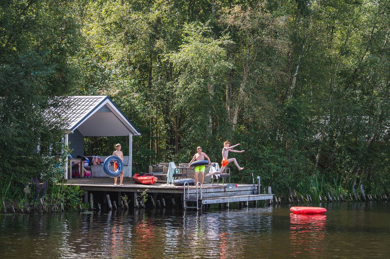 Vier persoons eco-chalet in natuurrijke omgeving. in Ossenzijl, Nationaal Park Weerribben-Wieden