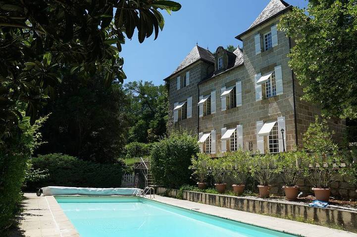 Château pour 14 personnes, avec jardin et terrasse en Corrèze