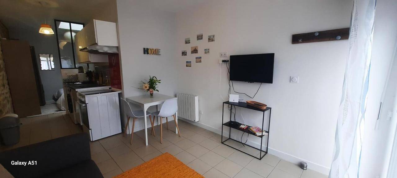 Appartement entier, One-Bedroom Apartment in Avranches, Baie du Mont-Saint-Michel