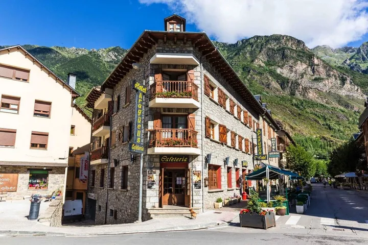 Hôtel pour 4 personnes, avec terrasse - 1