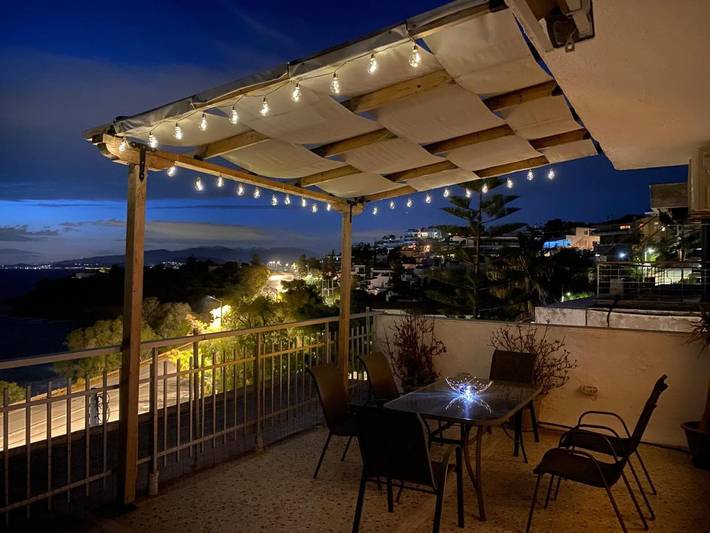 Gîte pour 4 personnes, avec vue et balcon dans Saronida - 3