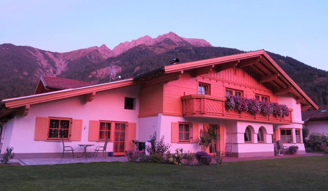 Ganze Wohnung, Two-Bedroom Apartment in Lechtaler Alpen, Bach