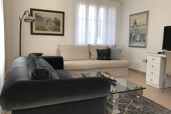 Holiday rental for 4 people, with balcony and garden in Limassol