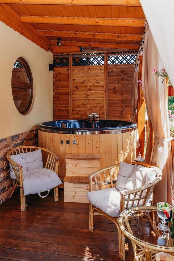 Apartament wakacyjny dla 4 osób, z Jacuzzi i Taras oraz Sauna i Widok na jezioro w Solina