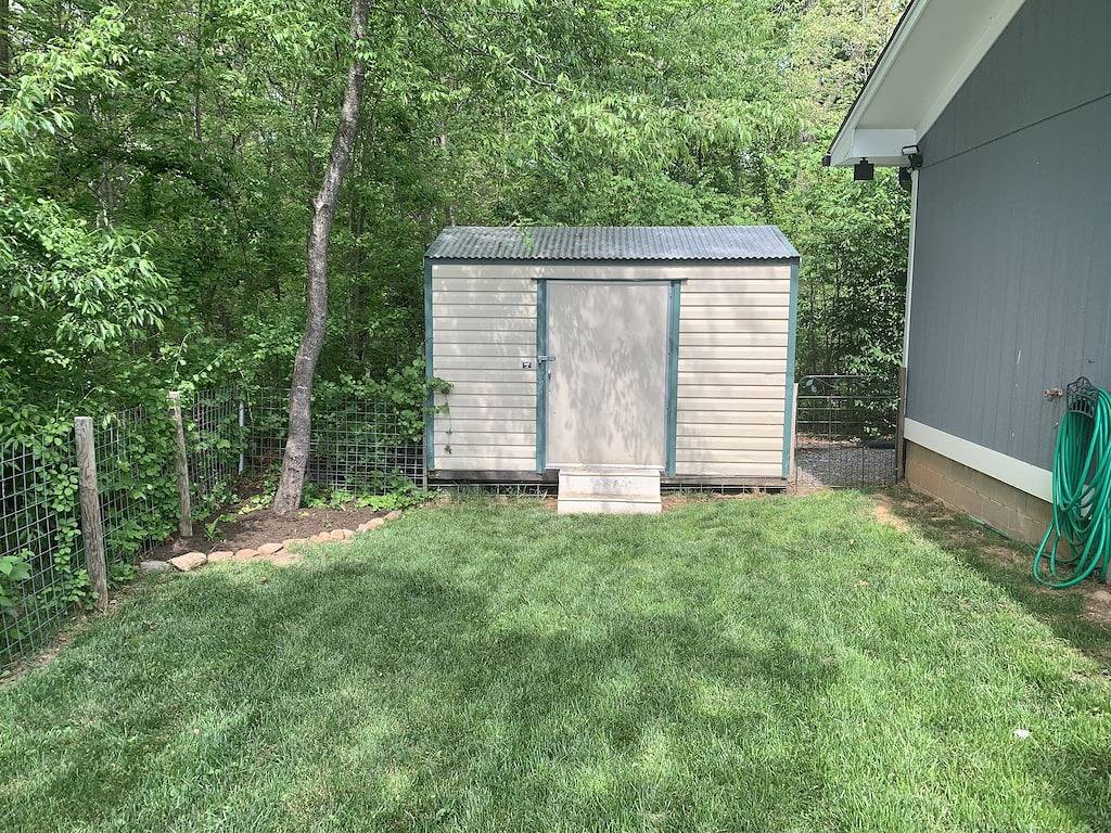 Private 2 Br Home with Yard. 10 min to Downtown! in Blue Ridge Parkway, Buncombe County