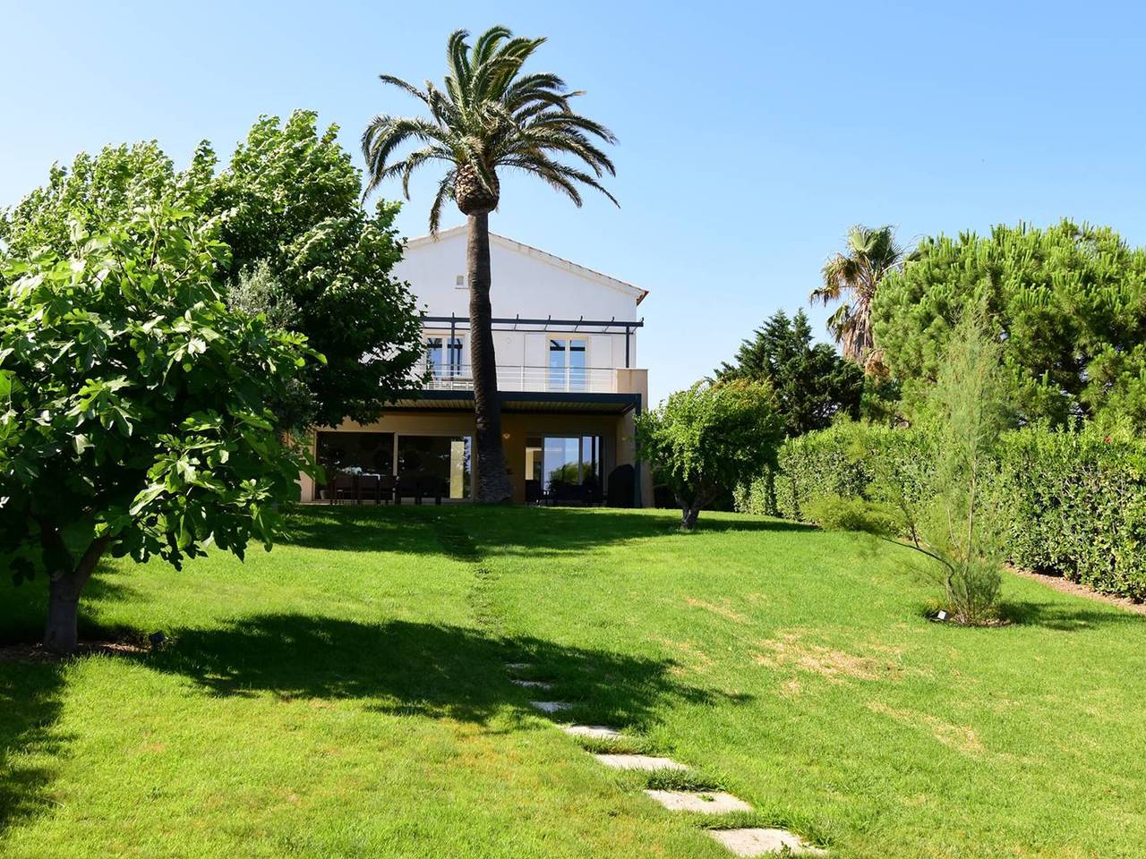 Villa direkt am Wasser für 10 Personen mit Pool, Klimaanlage und Wlan in Les Issambres, Roquebrune-sur-Argens