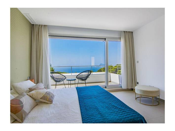 Chalet para 6 personas, con terraza además de jacuzzi y piscina, Se admiten mascotas en Marina Baja - 4