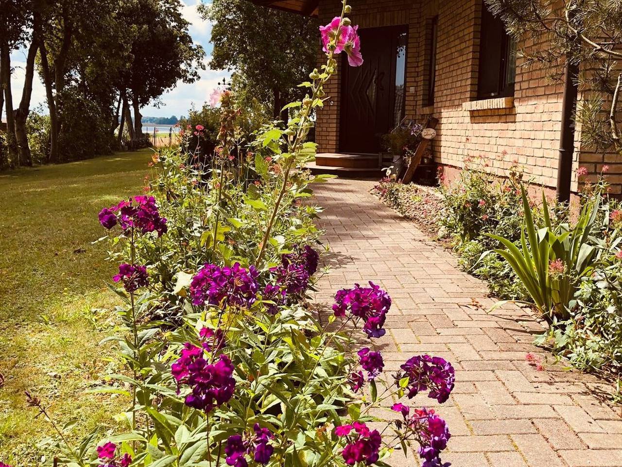 Ganze Ferienwohnung, Ferienwohnung Zur Schoritzer Wiek 10 - Ferienwohnung „Zur Schoritzer Wiek 10“ – Licht, Ruhe & weiter Blick über die Boddenlandschaft in Groß Schoritz, Garz/Rügen