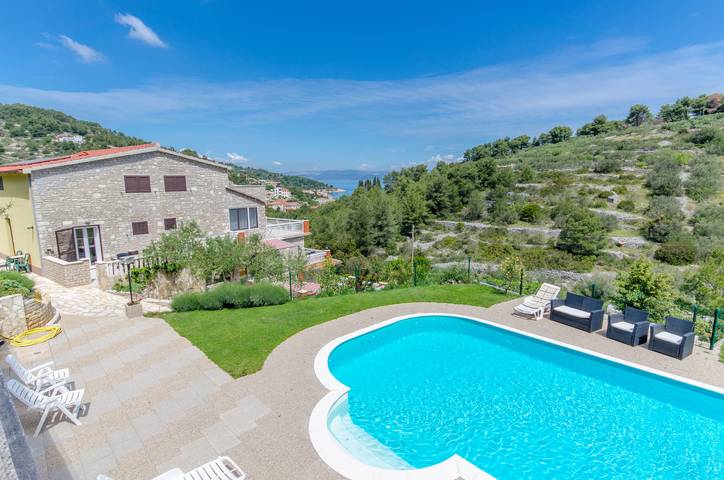 Ferienwohnung für 4 Personen, mit Terrasse und Pool sowie Ausblick - 1