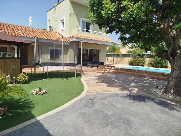 Location de vacances pour 6 personnes, avec terrasse ainsi que jardin et piscine, animaux acceptés à Llíria - 3