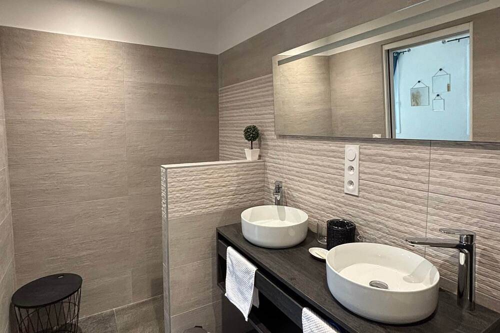 Grenache room in La Garde-Adhémar, Nyons region