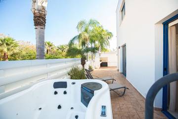 Villa for 5 People in South Cyprus, Photo 1