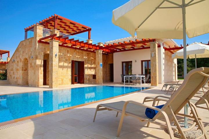 Villa for 6 people, with Garden and Pool in Aphrodite Hills