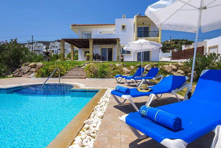 Ferienhaus für 6 Personen, mit Balkon und Whirlpool sowie Terrasse und Garten