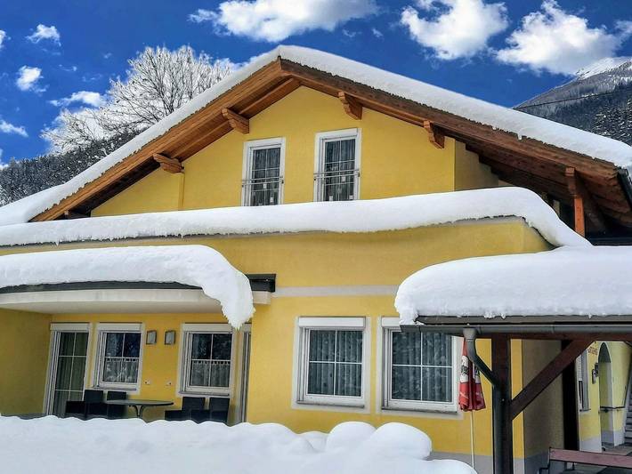 Ferienwohnung für 3 Personen, mit Garten und Balkon, kinderfreundlich in Flattach