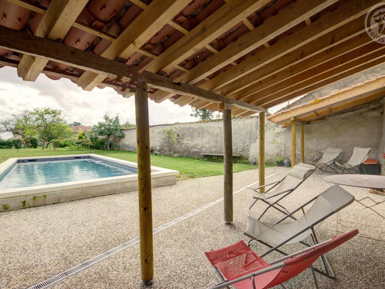 Gîte de charme avec piscine, Wi-Fi et animaux acceptés in Saint-Germain-Laval, Région de Roanne