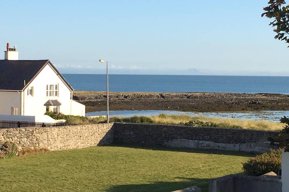 Holiday Rental for 8 People in Rhosneigr, Isle of Anglesey