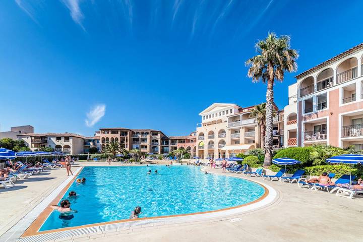 Appartement de vacances pour 4 personnes, avec piscine et terrasse