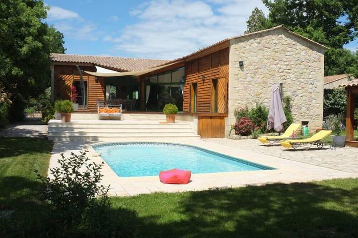 Location de vacances pour 8 personnes, avec jardin à Salinelles