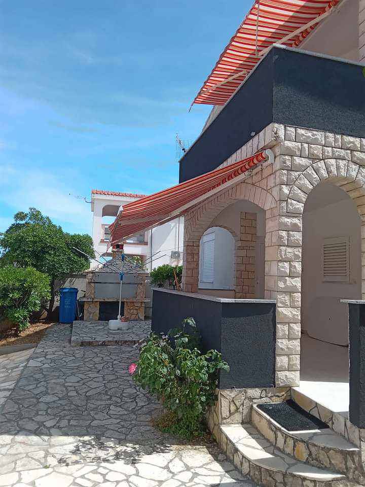 Entire holiday apartment, Holiday apartment with barbecue and terrace  in Vir