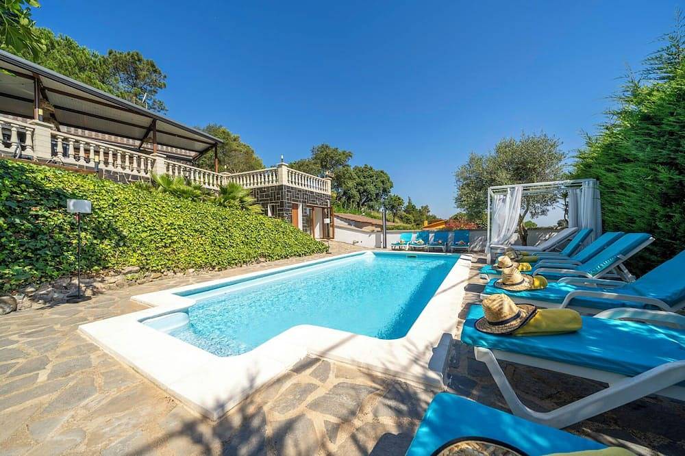 Villa Rustik Lux, Ideal Groups, surrounded by nature in Maçanet de la Selva, Girona Province